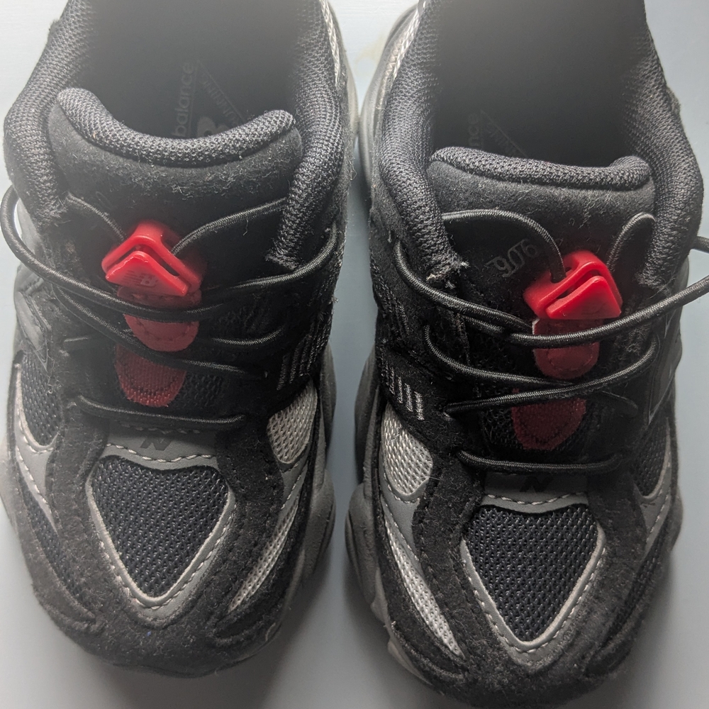 New Balance Kids' Sneakers in Black and Red - Picture 2 of 3